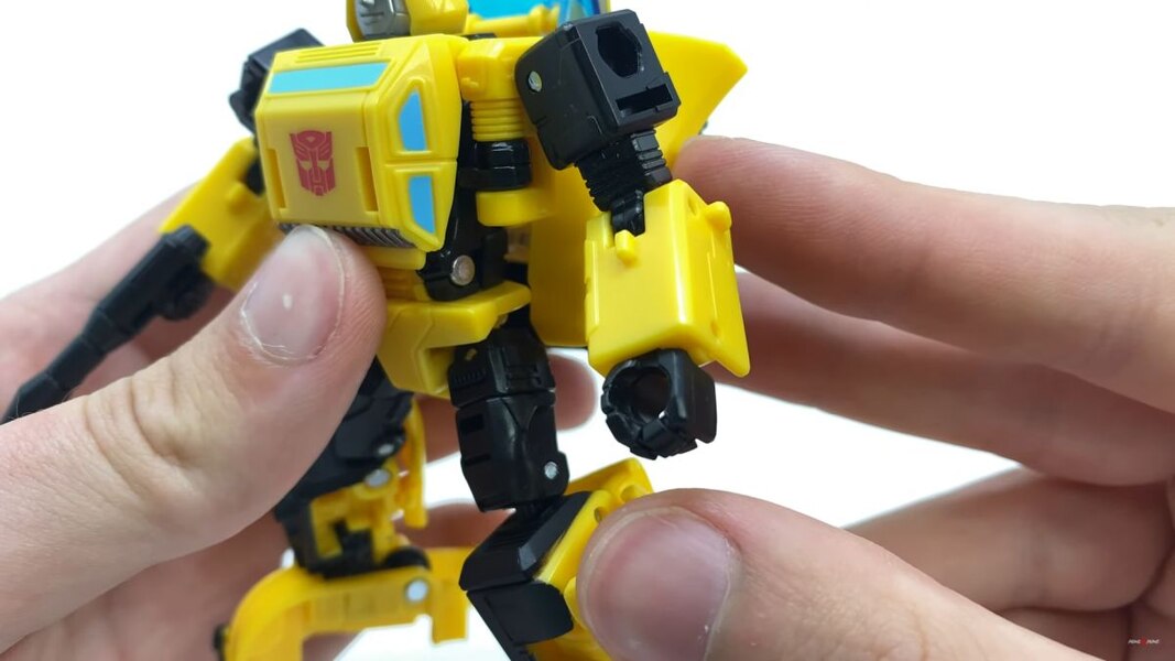 Transformers War For Cybertron Buzzworthy Origin Bumblebee  (31 of 54)